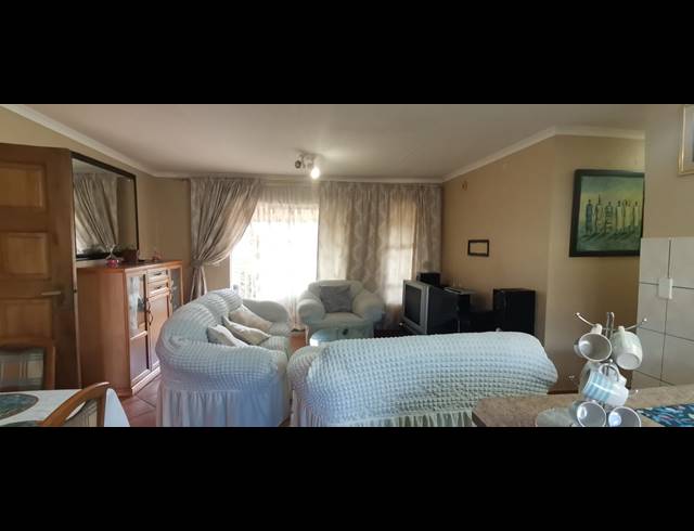 3 BEDROOM APARTMENT FOR SALE IN RENSBURG